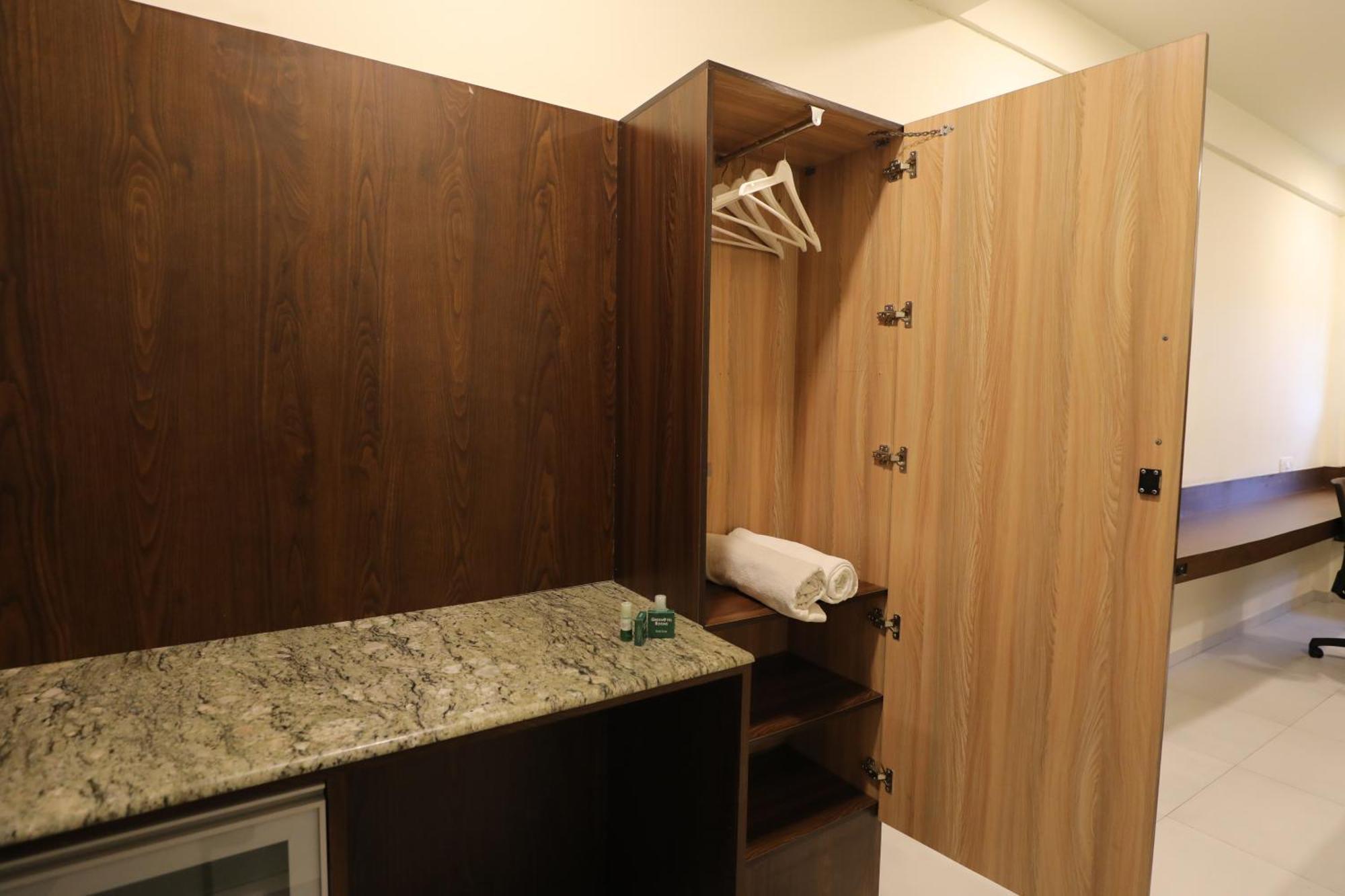 Greenotel Rooms Hazira, Surat Dış mekan fotoğraf