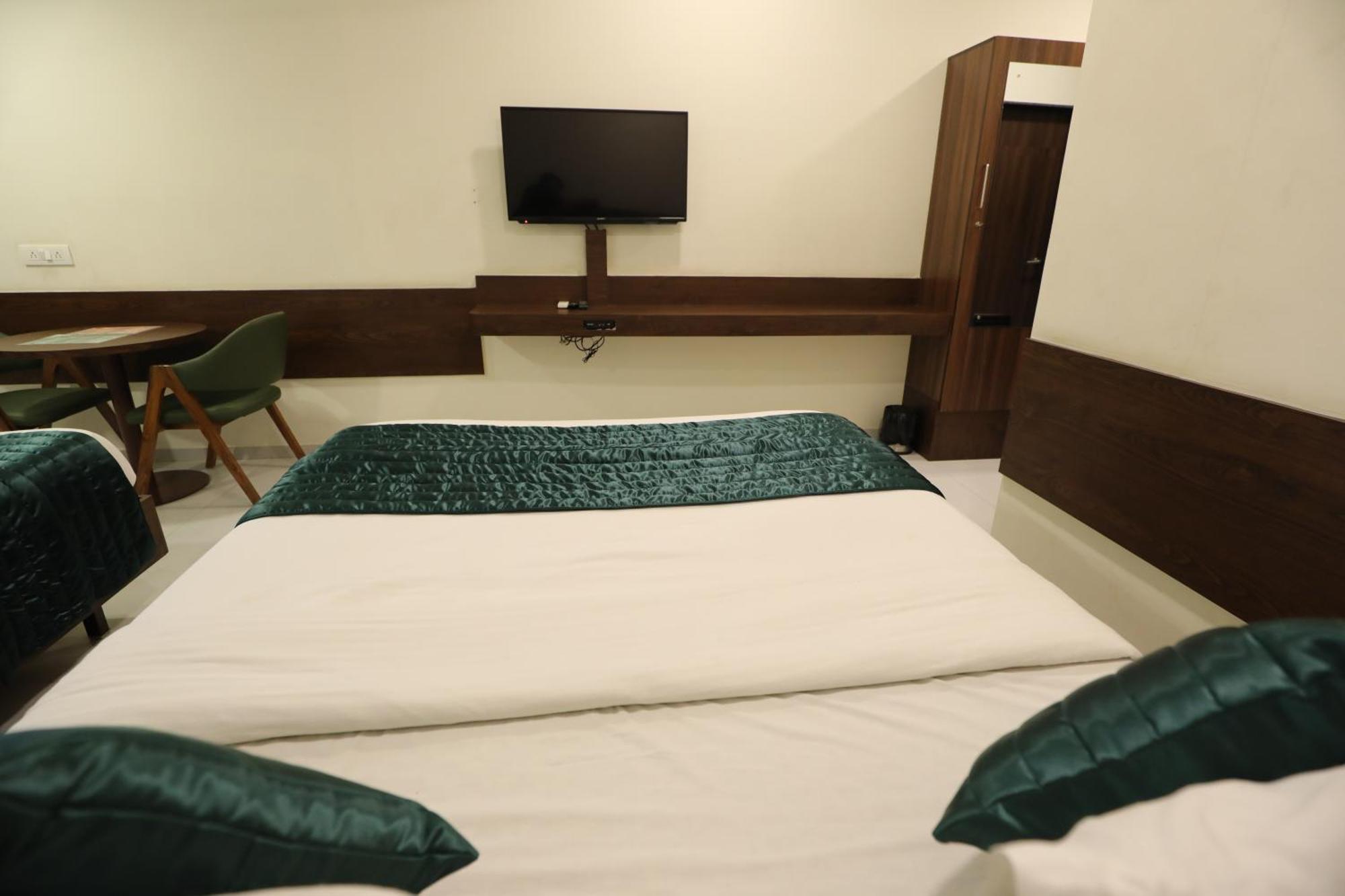 Greenotel Rooms Hazira, Surat Dış mekan fotoğraf